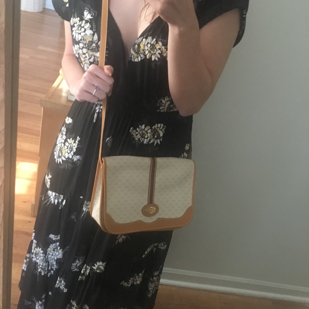 *SOLD* Vintage Gucci Crossbody Bag - Picture 2 of 8